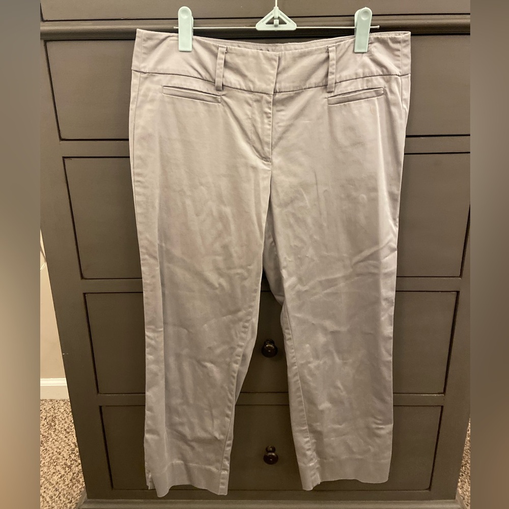 Gray Loft Outlet crop pants, size 6